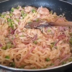 A picture of Tuna noodle casserole.