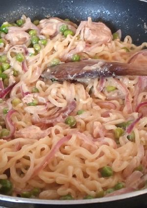 A picture of Tuna noodle casserole.