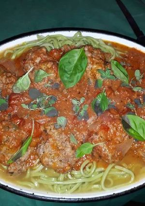 Una foto de Spaghetti con albóndigas
