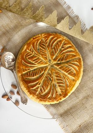 Une photo de Galette des rois crème d’amandes / pépites de chocolat / rhum