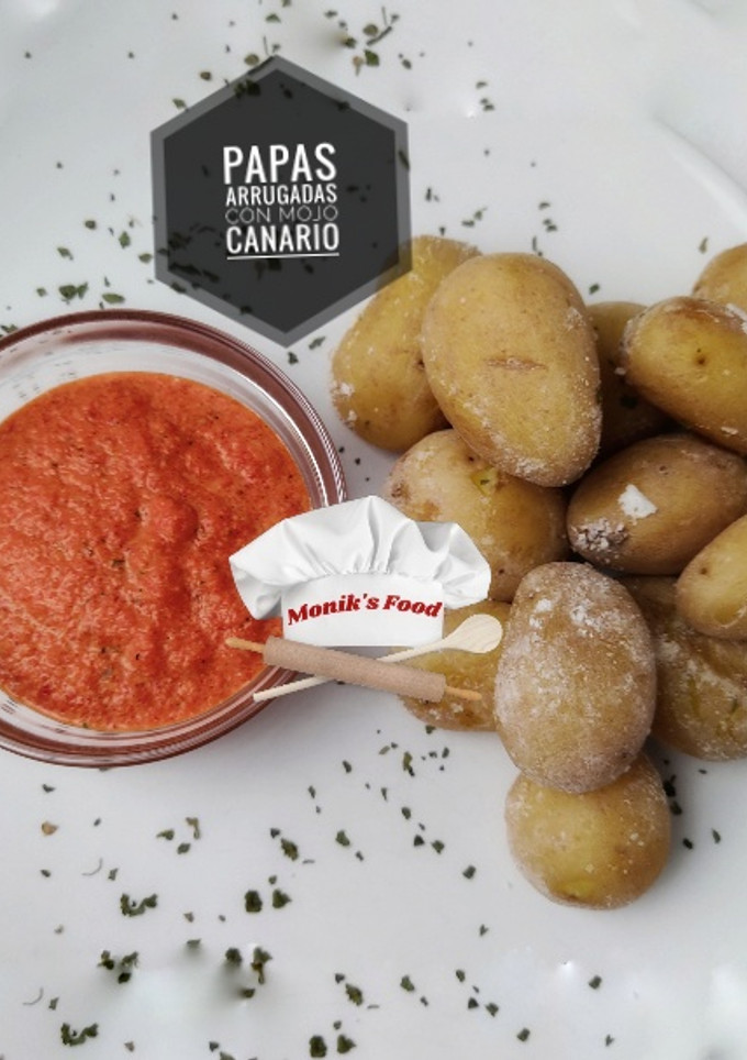 Una foto de Papas arrugadas con Mojo Canario