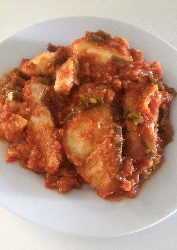 Una foto de Bacalao con tomate