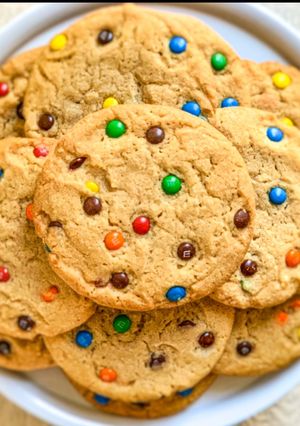 O poză a rețetei Cookies cu M&Ms.