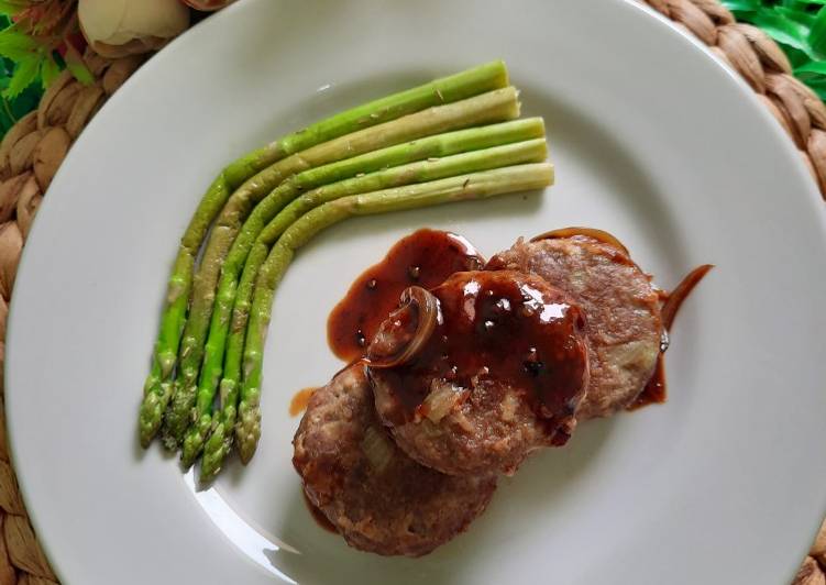 Beef Patty Black Pepper Sauce With Asparagus