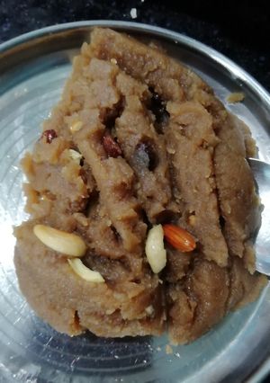 आटे का हलवा (aate ka halwa recipe in Hindi) रेसिपी मुख्य फोटो