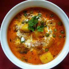 A picture of Matar paneer.