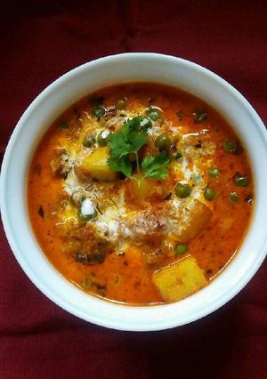A picture of Matar paneer.