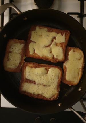 A picture of Cheese on eggy bread (French Bread).