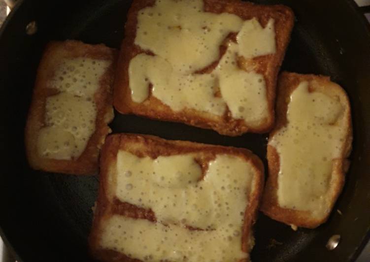 Cheese on eggy bread (French Bread)