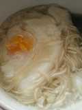 Mie swa, telur setengah matang