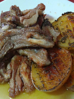 Una foto de Churrasquitos con patatas al pimentón