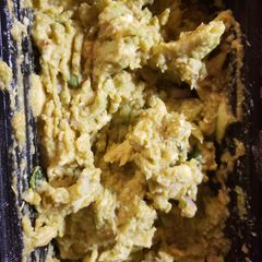 Semi homemade guacamole A picture of Semi homemade guacamole.