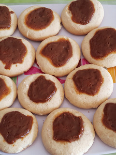 Una foto de Masitas de vainilla y naranja con dulce de leche