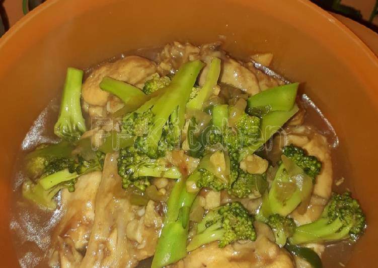 Langkah Mudah untuk Menyiapkan #22 Ayam brokoli saos tiram yang Lezat