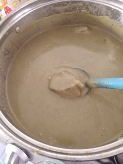 Una foto de Mole verde con carne de cerdo