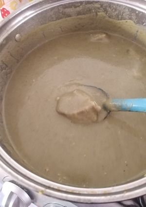 Una foto de Mole verde con carne de cerdo