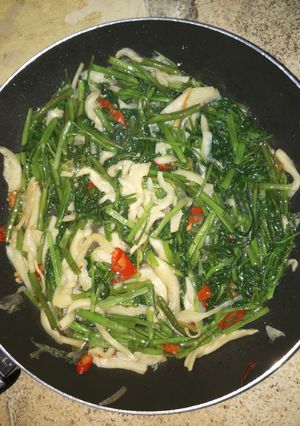 Foto resep Tumis kangkung dan jamur putih yang lezat