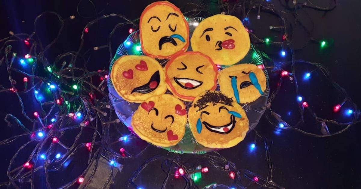 इमोजी पॅनकेक (pancake recipe in marathi) रेसिपी Roshni Moundekar Khapre