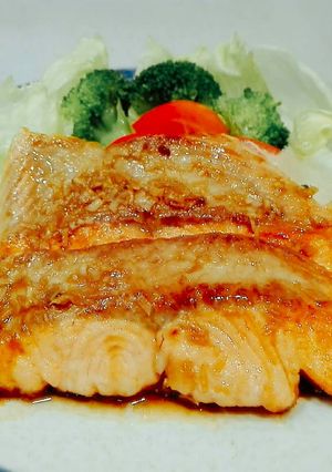 Foto resep Salmon steak with shoyu garlic sauce flavor