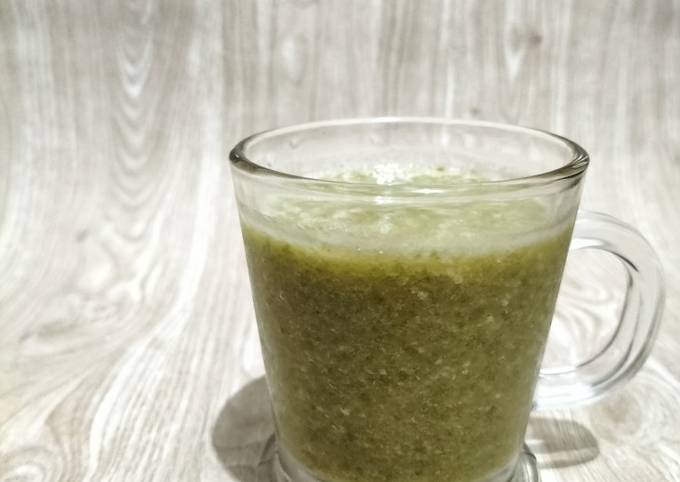 Green smoothies (selada, pisang, timun) foto resep utama