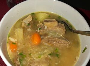 Una foto de Sopa costilla levanta gomas