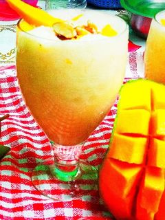 আমের মিল্কশেক (Mango milkshake recipe in Bengali) রেসিপির প্রধান ছবি