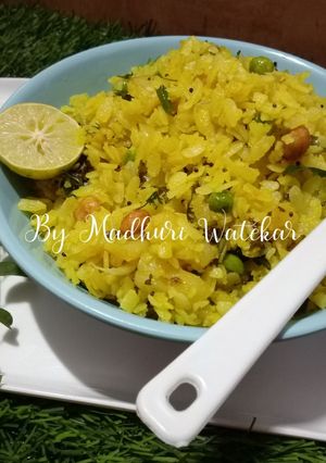 कांदे पोहे (Kande Pohe Recipe In Marathi) रेसिपी चे मुख्य फोटो 