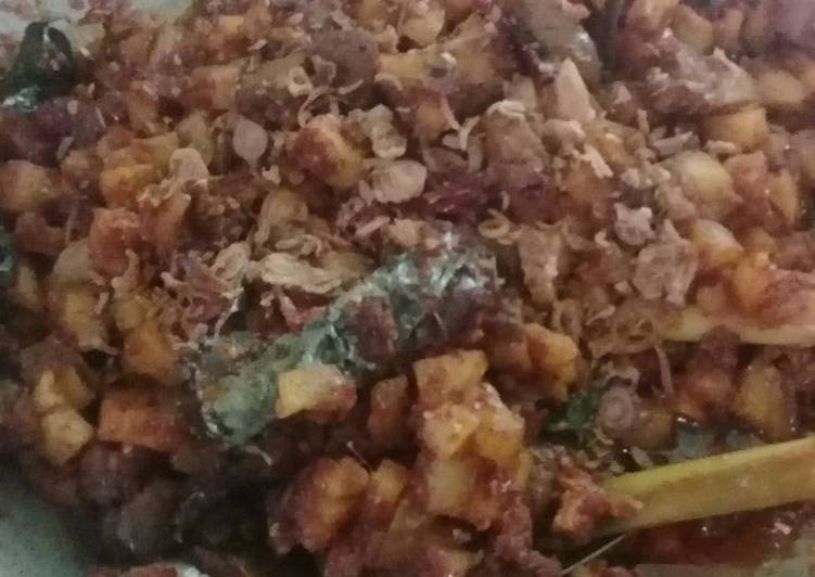 Langkah Mudah untuk Menyiapkan Sambel Goreng Kentang dan Ati ayam tanpa Santan, Bisa Manjain Lidah