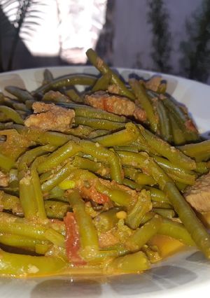 Une photo de Haricots verts en sauce rouge :)
