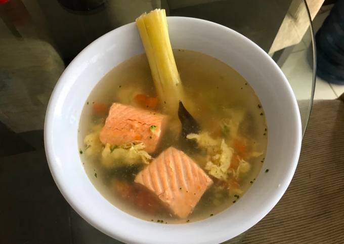 Cara membuat Sop sayur telur mix salmon mpasi 1 y Cara membuat Sop sayur telur mix salmon mpasi 1 y