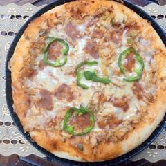 A picture of Chinese Vegetables Chicken Pizza.