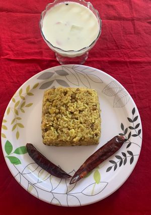 A picture of Broken wheat masoor dal khichdi.
