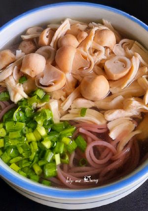 Hình của món Mì gạo lứt (bún gạo lứt) nấu ức gà.