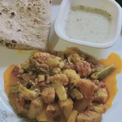 A picture of Achari aloo gobhi.