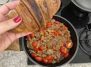 Foto de Carne moída com tomate cereja
