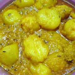 A picture of Dum aloo.
