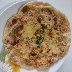 A picture of Stuffed Potato kulcha.