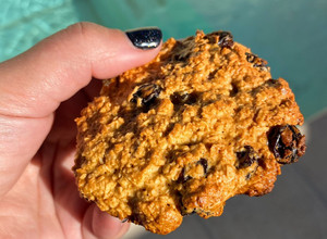 Una foto de Galletitas de avena, almendras, nueces y pasas de uva
