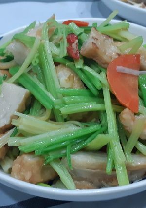 芹菜炒天婦羅 的食譜成品照片
