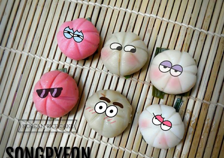 Korean chuseok rice cake (Songpyeon)