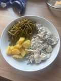 Assiette de légumes et émincé de poulet à la crème