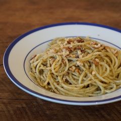 A picture of 🍝 Pasta with pesto con basilico genovese.