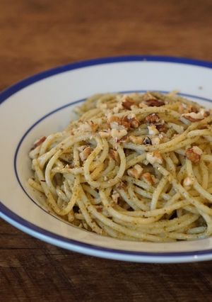 A picture of 🍝 Pasta with pesto con basilico genovese.