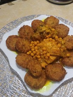 صورة لوصفة خبيزات الدجاج بذوق المرڨاز مع صلصة بيضاء