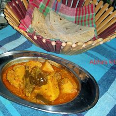 A picture of Aloo baigun jhol.
