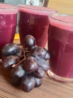 A picture of Black Grapes juice.
