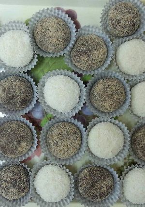 A picture of Condensed Milk Balls.