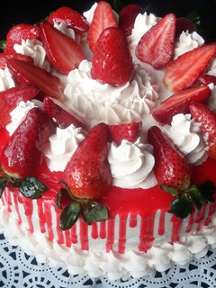 Una foto de Torta de Frutillas con Chantilly estabilizada