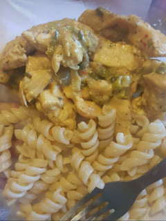 Una foto de Pollo a la mostaza, rico, fácil y económico♡