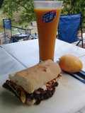 Sándwich de caraotas queso y tocinetas
